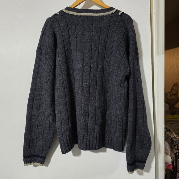 Lodge 100% Wool V-Neck Sweater - Picture 7 of 7